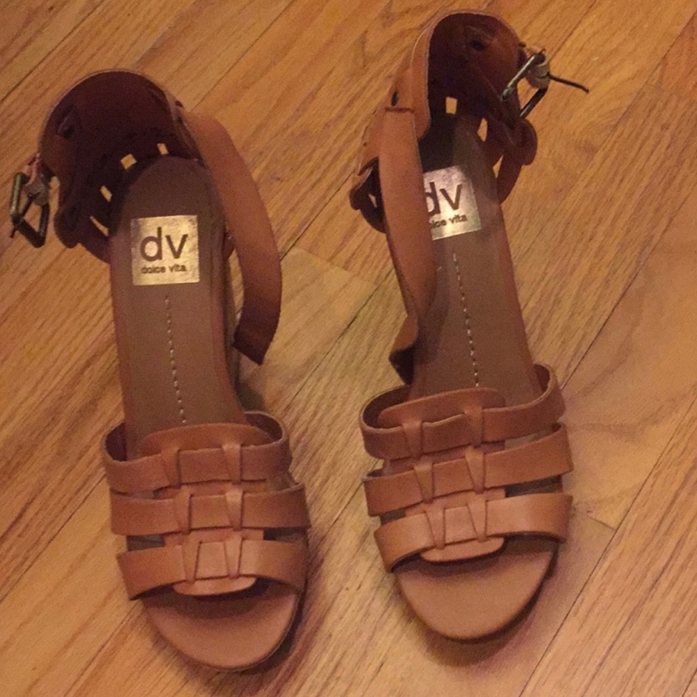 Like New SZ 7.5 Dolce Vita brown leather wedges😍